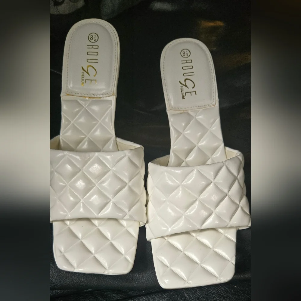 Rouge Helium White Quilted Women's Kitten Keels Sz8.5 NEW - Picture 2 of 8